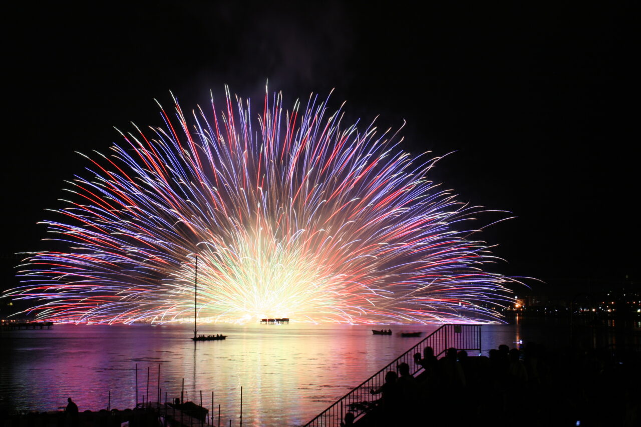 第70回 諏訪湖祭湖上花火大会 2018 8/15(水) 石彫公園 - イベント